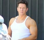 white rappers 90s - Google Search Mark wahlberg, Ripped men,