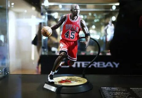 Michael Jordan Figurines by Enterbay Showcase - SneakerNews.
