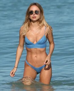 Kimberley Garner Hot Body In Tiny Bikini - Hot Celebs Home