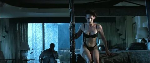 Watch Online - Jamie Lee Curtis, Tia Carrere - True Lies (19