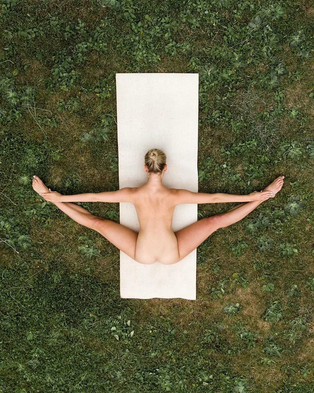 Nude Yoga Girl (@nude_yogagirl) сделал(-а) публикацию в Instagram: "#d...