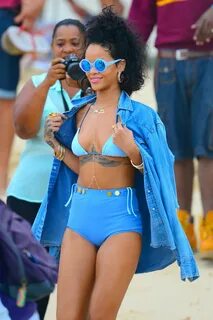 Rihanna cameltoe. 