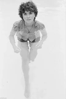 Linda Ronstadt Feet (14 images) - celebrity-feet.com