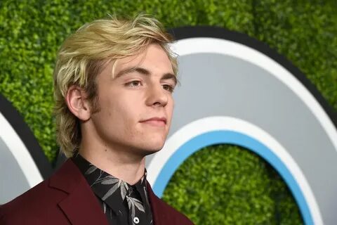 diana в Твиттере: "thinking about ross lynch looking like a 