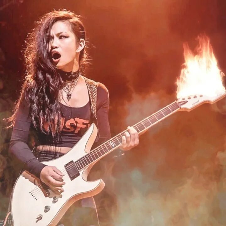 KIKI WONG в Instagram: "Throwback to these fiery guitar jams...the che...