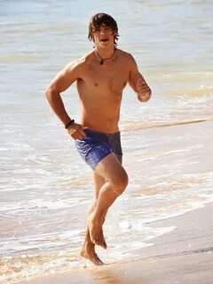 Beauty and Body of Male : Brenton Thwaites Beach