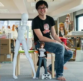 Робот-кукла Smart Doll Plus имеет 120 см в высоту и подключа