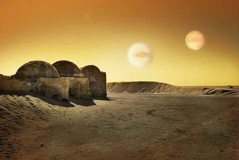 Tatooine’s Twin Suns Star Wars Tatooine is a desert planet. 