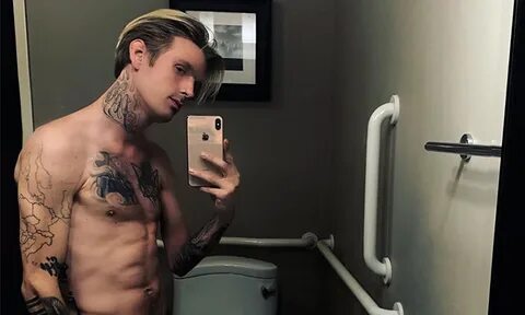 Aaron Carter 'Accidentally' Flashes Followers on Instagram L