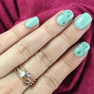 Mint green "Right This Way" arrow nail art is just perfect f