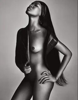 Naomi Campbell naked for Lui Mag - Alrincon.com