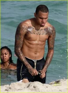 ▷ Polla de Chris Brown desnudo SIN CENSURA - Paquetissimo