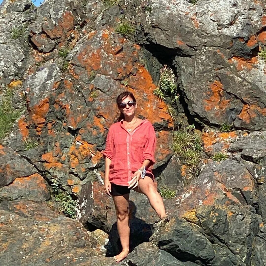 Amy Jo Johnson в Instagram: "I came to Newfoundland on my own to write...