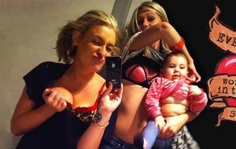 9 World Worst Mom Selfie Fails, #7 is Too Dangerous!