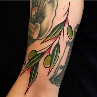 Olive branch by @cionka_tattoo #boldwillholdfirenze #boldwil