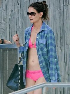 Katie Holmes Sports a Pink Bikini in Miami Katie holmes, Bik