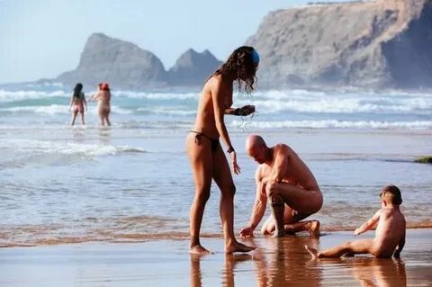 OS NATURISTAS в Твиттере: "Portugal vai nu http://t.co/6b2kt