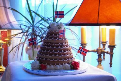 Kransekake, Norway Amazing wedding cakes, Norwegian wedding,