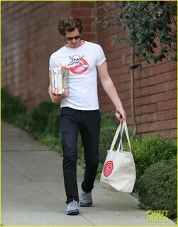 Andrew Garfield: Local Library Stop!: Photo 2770009 Andrew G