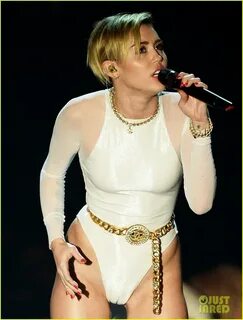 Miley Cyrus: 'Wrecking Ball' at MTV EMA 2013 (Video): Photo 