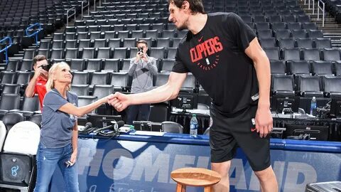 Photos of Boban with tiny singer are too good
