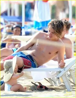 Dylan Sprouse Small Penis - Porn Photos Sex Videos