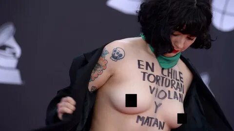 Singer Mon Laferte’s naked protest on Latin Grammys Photo ne