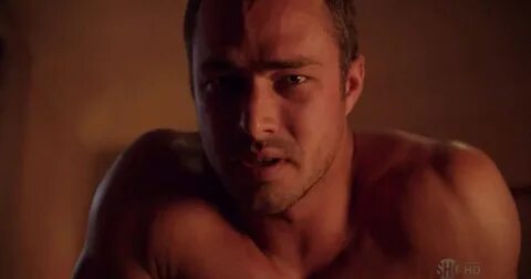 SHIRTLESS ACTORS : Taylor Kinney Shameless shirtless Picture