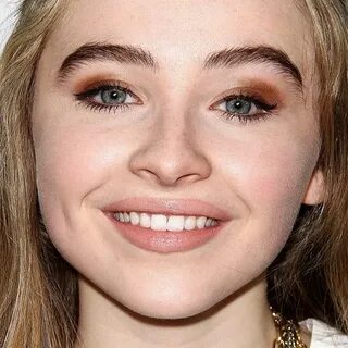 Sabrina Carpenter's Makeup Photos & Products Steal Her Style