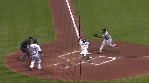 PIT@MIL: Davis crosses the plate on a wild pitch - YouTube