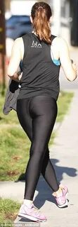 Jennifer Garner highlights her legs in spandex for workout D