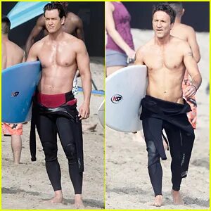 Mark-Paul Gosselaar & Breckin Meyer: Shirtless on 'Franklin 