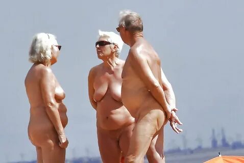 Голые бабушки на пляже (64 фото)