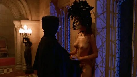 Eyes-Wide-Shut-375