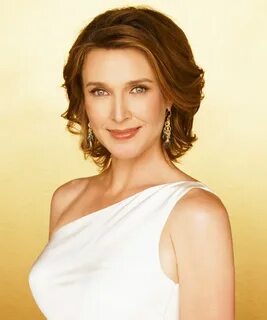 Brenda Strong, the voice of Mary Alice on Desperate Housewiv