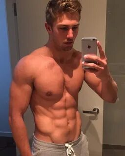 Hot guys: Fit guys taking shirtless selfies