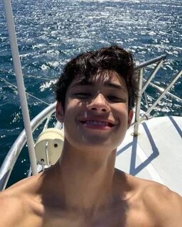 Donny Pangilinan on Instagram: "FIRST SELFIE OF 2019 🌞"