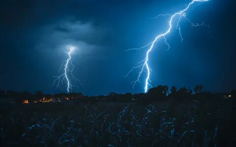 Lightning in cloudy sky Wallpaper 4k Ultra HD ID:4088