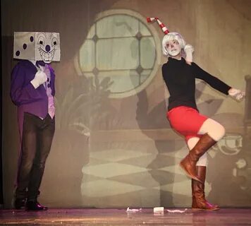 Me with King Dice :D #cosplay #cuphead #kingdice #videogame 