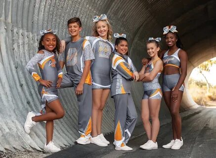 Co-ed Cheerleading Squads 5 Pros and Cons - Omni Blog