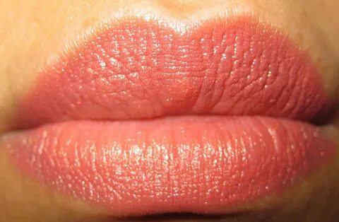 Coral Lipstick Make-up For Olive Skin