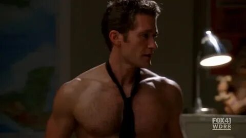 MALE CELEBRITIES: Glee hunk Matthew Morrison shirtless sexy 