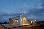 700 Haus by Glow Design Group Shed homes, Barn style house, 