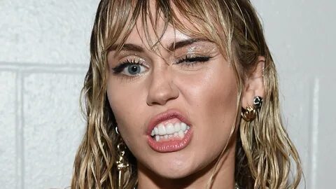 Miley Cyrus - Miley Cyrus' Stunning Black Mirror Beauty Look