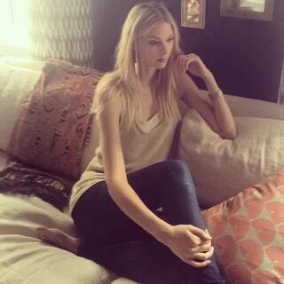 Emma Ishta Feet (17 photos) - celebrity-feet.com