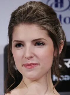Anna Kendrick's Pulled-back Updo Hairstyle Anna kendrick, Ha