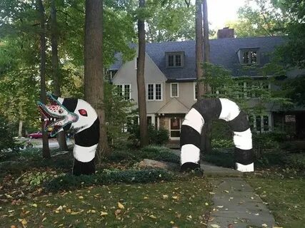 This Giant Sandworm is One of Our Favorite Halloween Decorat