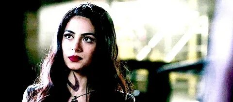 gif, shadowhunters и tmi GIF в We Heart It