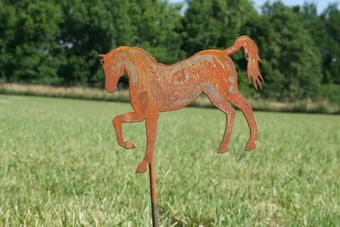 11 Horse Themed Accessories You Need for Your Backyard - STA