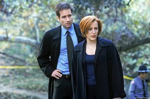 X-Files-s7-Duchovny-Mulder-Anderson-Scully-Mimi-Rogers-Lone-